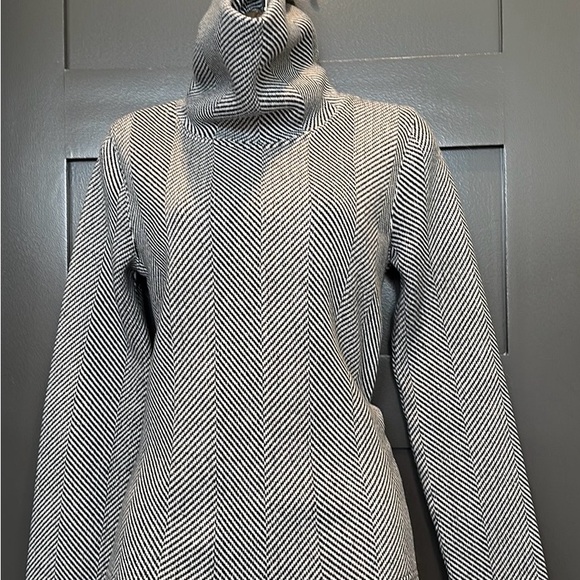 Women’s J. Crew Funnelneck Turtleneck, Size S - Picture 3 of 3